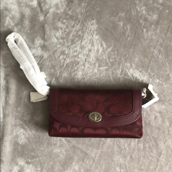 Coach Handbags - COACH WRISTLET CLUTCH PURSE